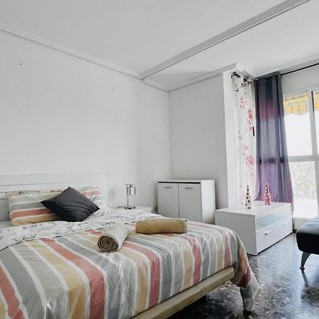 شقة Apartamento Compartido Con Vista Al Puerto فالنسيا المظهر الخارجي الصورة